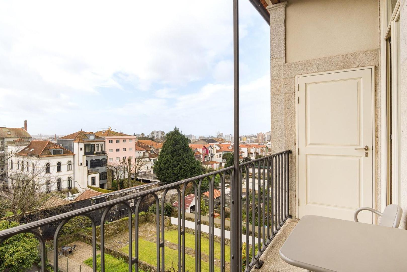 Guestready - Urban Oasis With Private Balcony Apartman Porto Kültér fotó